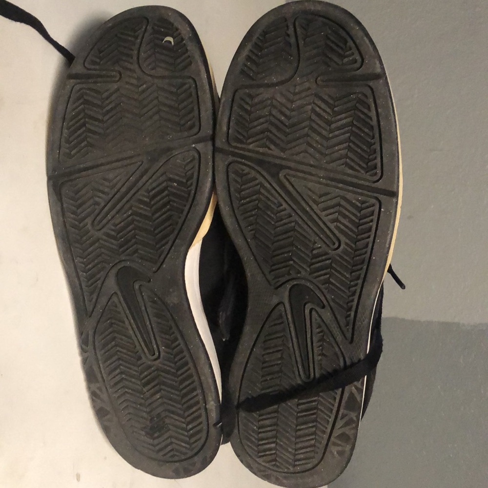 Nikes. 6.0 - Picture 3 of 4